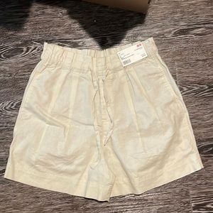 Off white Uniqlo shorts!